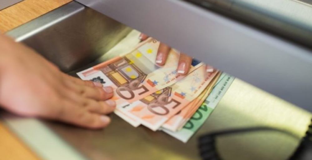 Mbicmimi i Lekut, Euro preku minimumin historik gjate Majit